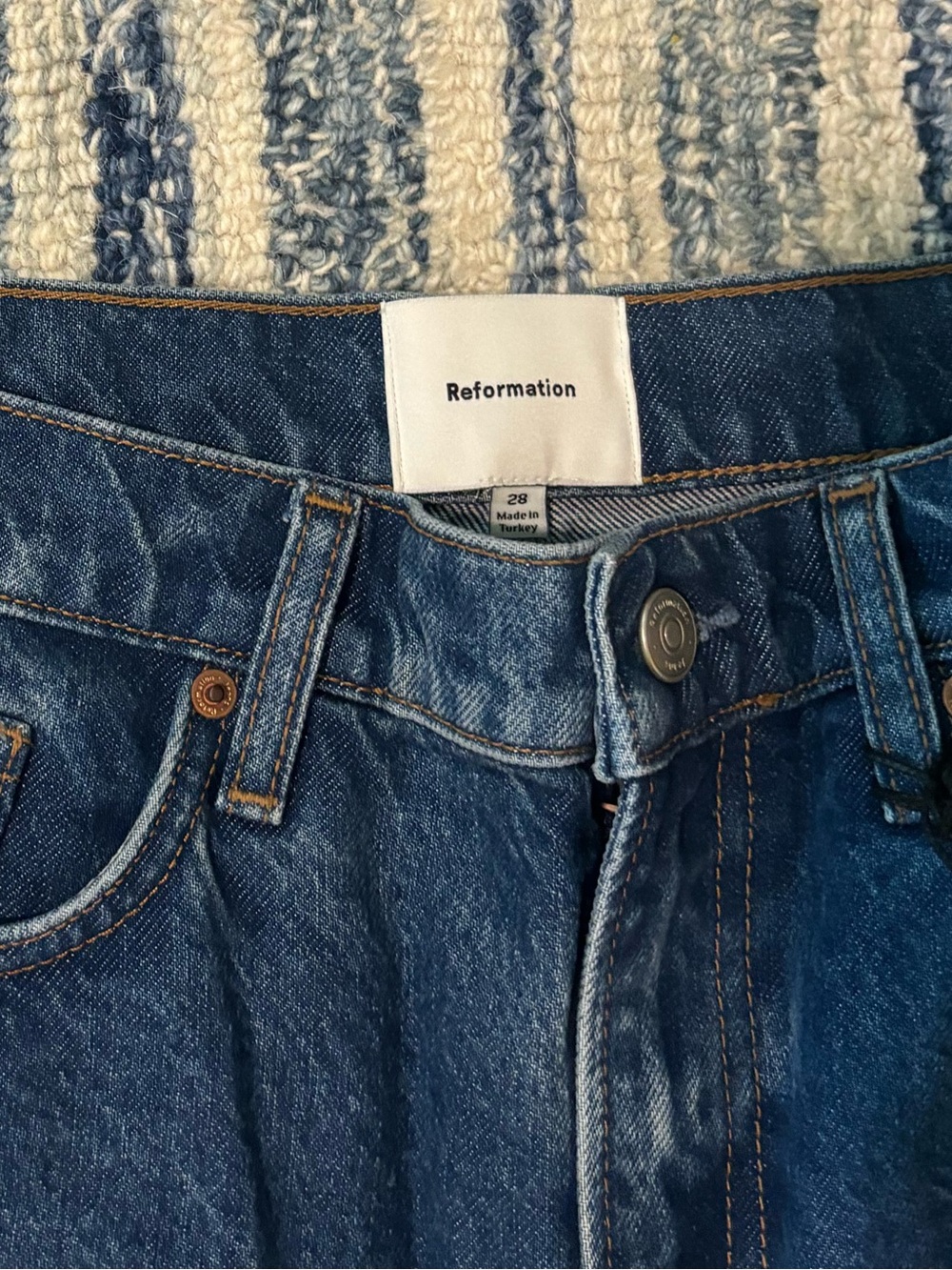 Reformation Raye Mid Rise 6” Jean Shorts - Picture 6 of 8
